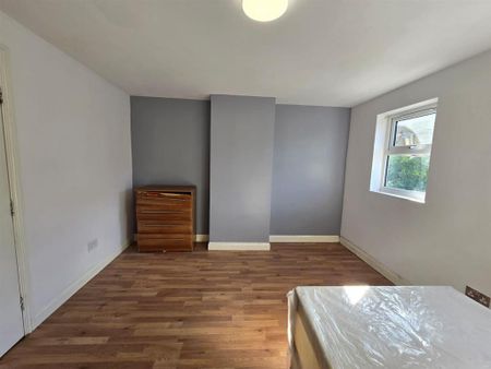 House share to rent - Photo 2