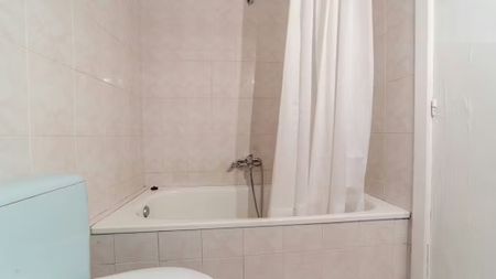 Plaça Honduras, Valencia, Valencian Community 46022 - Photo 5