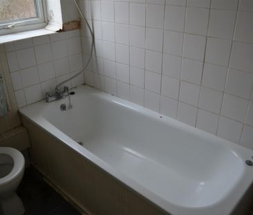 3 Beds - Semi-detached house - - Photo 3