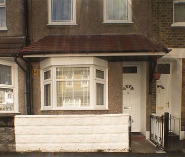 3 Bed Terraced House, Aldworth Road, E15 - Photo 6