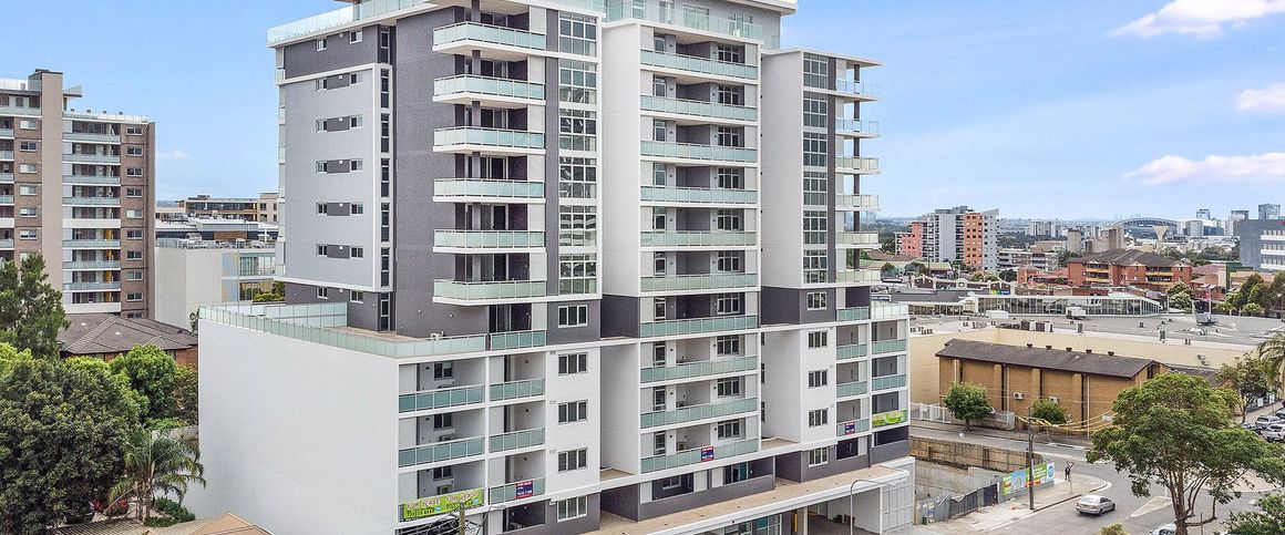 Great location, Luxury living - Photo 1