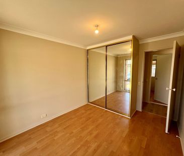 Cosy Three Bedroom Home with Generous Backyard - Photo 2