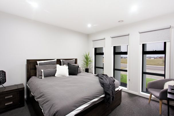 LUXURIOUS FAMILY HOME - Photo 1
