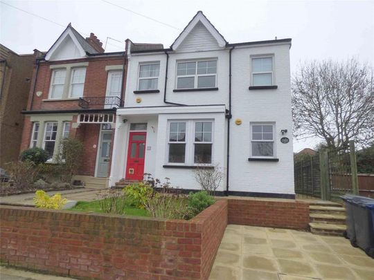 3 bedroom apartment to rent - Photo 1