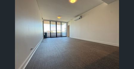 Spacious Two Bedroom Two Bathroom with Carspace - Photo 5