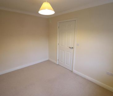 2 bedroom semi-detached bungalow to rent - Photo 3