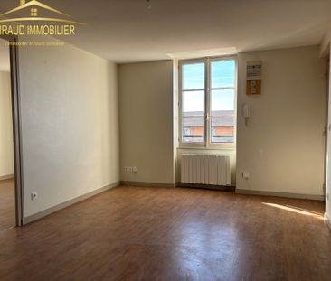 Location Appartement 2 pièces 45m² CHARLIEU 42190 - Photo 4