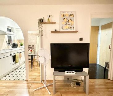 Studio to rent - Photo 2