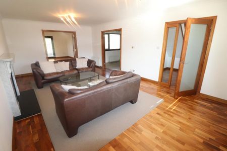 4 bedroom detached house to rent - Photo 3