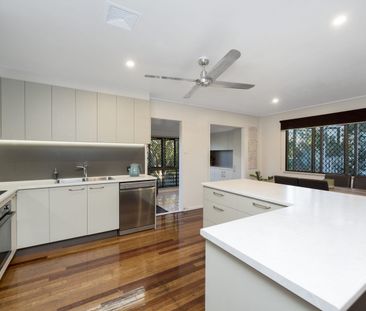 Rasmussen Retreat: Stylish Highset Home with Solar Power & Poolside... - Photo 3