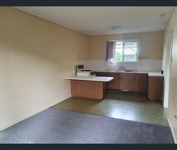 Ground Floor Unit with Private Courtyard - Photo 2