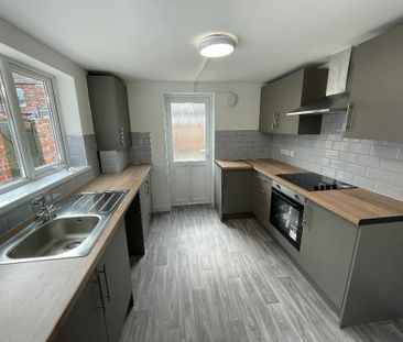 2 Bedroom Terraced House To Rent - Photo 5