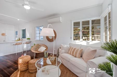 BEAUTIFUL COTTAGE IN OYSTER POINT - "RYAN COTTAGE " - Photo 4