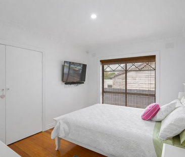 Low Maintenance Family Living With Convenience All Around! - Photo 4