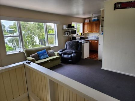 3 bedroom flat - Whiteware included - 2 Showers - Photo 4