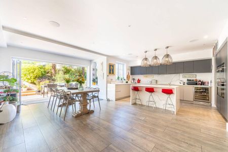 5 bedroom detached house to rent - Photo 4