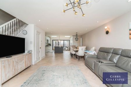 3 bedroom semi-detached house to rent - Photo 3