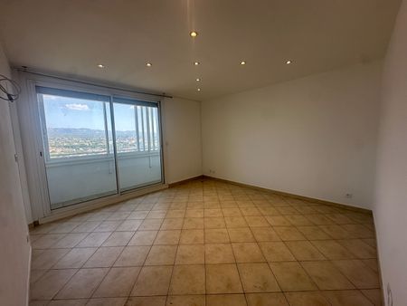 Appartement 3 pièces 56m2 MARSEILLE 13EME 830 euros - Photo 4