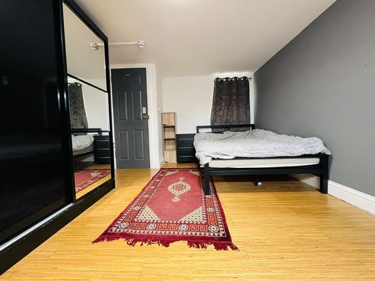 1 bedroom in a house share to rent - Photo 1
