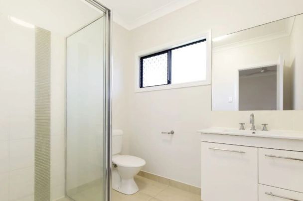 Discover the perfect coastal lifestyle - Photo 1