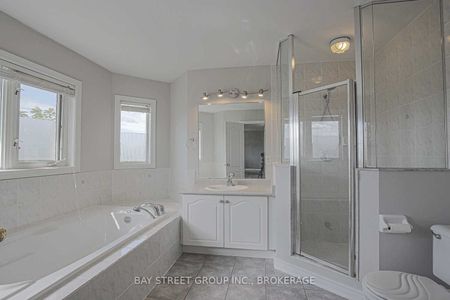 For Lease - 47 Gemini Crescent, Richmond Hill, Ontario - Photo 3