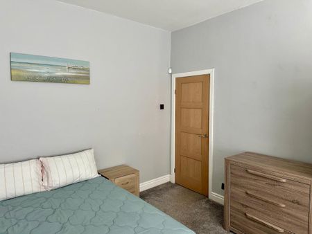 2 bedroom terraced house to rent - Photo 4