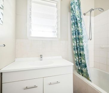 Solid stone family home ideally located within walking distance to ... - Photo 5