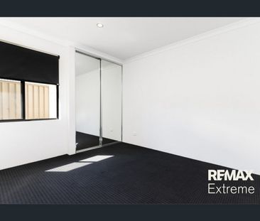 Stunning 3 Bedroom Home in Clarkson - Photo 3