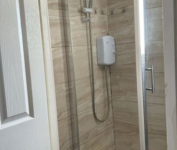 One bedroom First Floor flat close to Queen Hospital - Photo 5