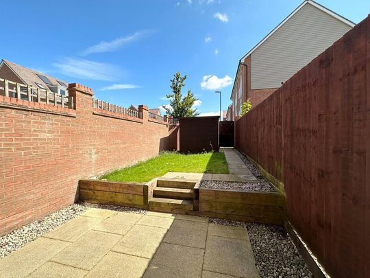 4 bedroom semi-detached house to rent - Photo 1