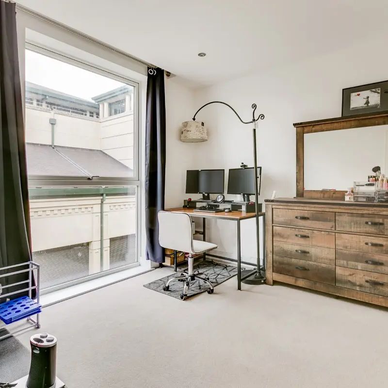 2 bedroom flat in Levett Square - Photo 1