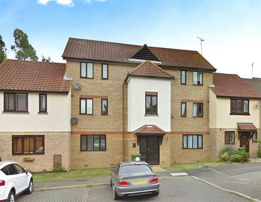 Robinia Close, Laindon, Basildon, Essex, SS15 - Photo 1