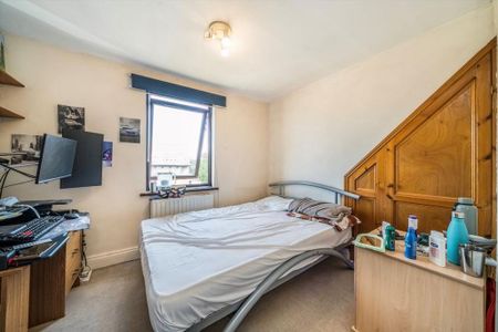 4 bedroom terraced house to rent - Photo 2