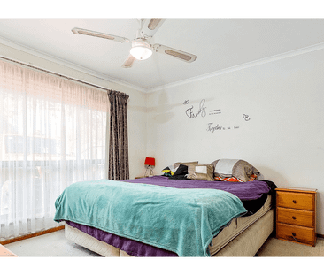 Hoppers Crossing Gem – Big Backyard, Modern Living, Perfect Location - Photo 4