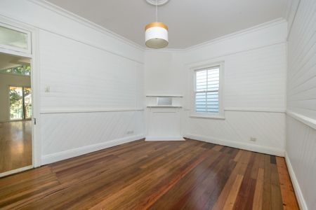 ARCHITECTURALLY DESIGNED HOME - Photo 5