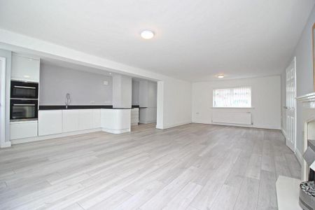 4 bedroom detached bungalow to rent - Photo 4