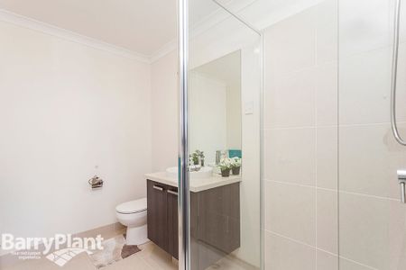 Beautiful Townhouse - Photo 5