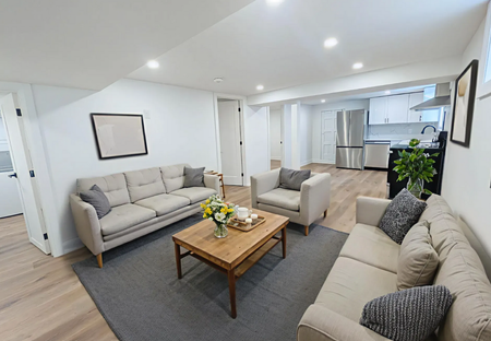 401 Navy St, Welland - Newly renovated 2 Bedroom Lower Unit - Photo 2