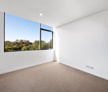 Spacious Two Bedroom Apt I Sunny Aspect I Pool & Gym - Photo 2