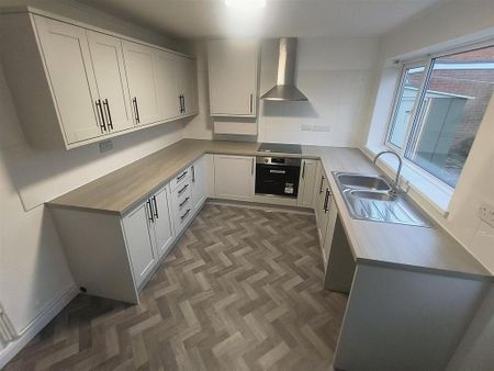 2 bedroom semi-detached house to rent - Photo 3