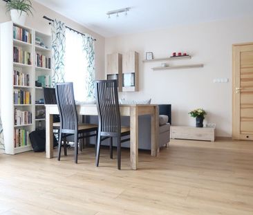 Apartament z ogrodem w dzielnicy willowej. 68 m² - Фото 2