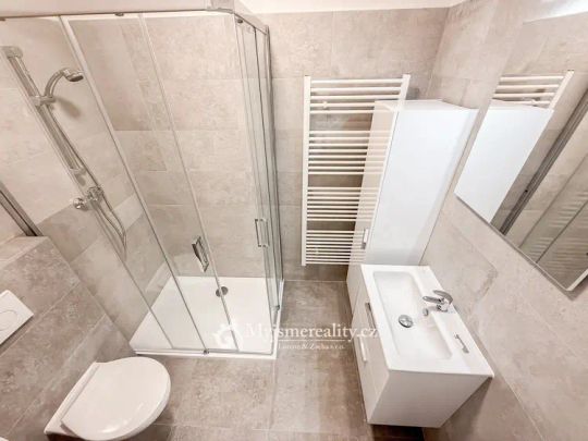 Pronájem novostavby bytu 2+kk s parkovacím stáním, 48 m - Fotografie 1