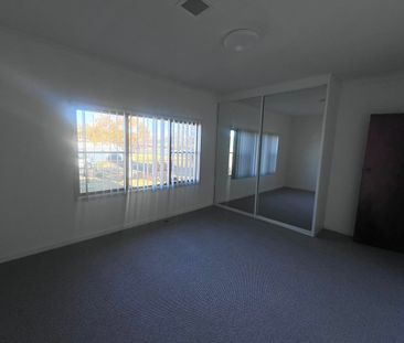 Cozy Two Bedroom Home - Photo 5