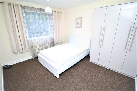 2 bedroom maisonette to rent - Photo 4