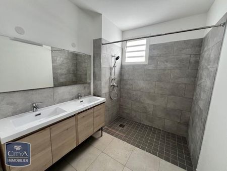 Location Appartement 3 pièces 90m² STE CLOTILDE 97490 - Photo 4