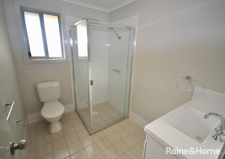 Modern & Low Maintenance Living in Worrigee - Photo 4