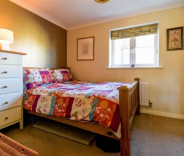 2 bedroom end of terrace house to rent - Photo 3