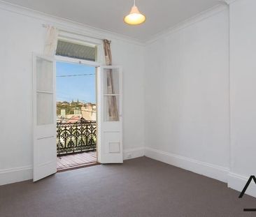 Two Bedroom Terrace in Fantastic Location! - Photo 1