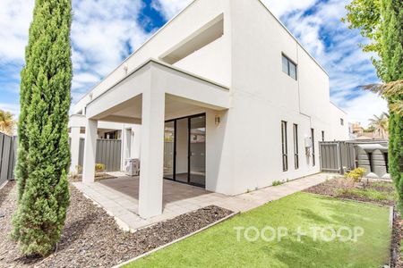 Modern Beachside Townhouse - Photo 2