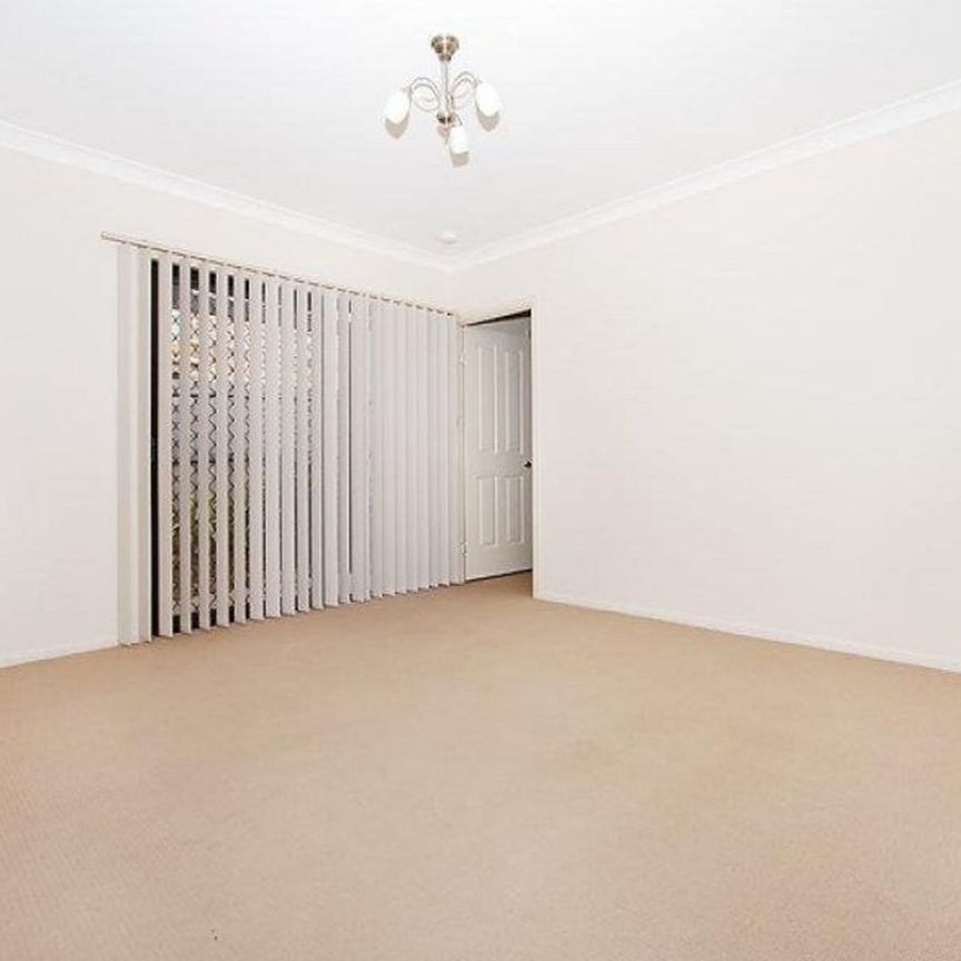Conveniently Located 3-Bedroom Home – Walk to Westridge Shopping Centre - Photo 1